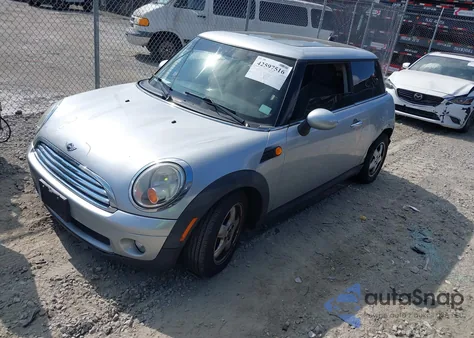 2010 Mini Cooper из США, поврежденный, VIN WMWMF3C52ATZ21447